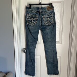 Silver jeans, Suki, mid baby boot, W28/L 31. Bundle and save or make offers!